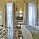Pensjonat 66 Saint Paul's & 4*