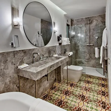 Pensión 66 Saint Paul's & 4*