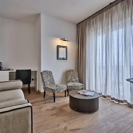 Pensión 66 Saint Paul's & 4*