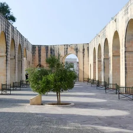 66 Saint Paul's & Pensión 4*