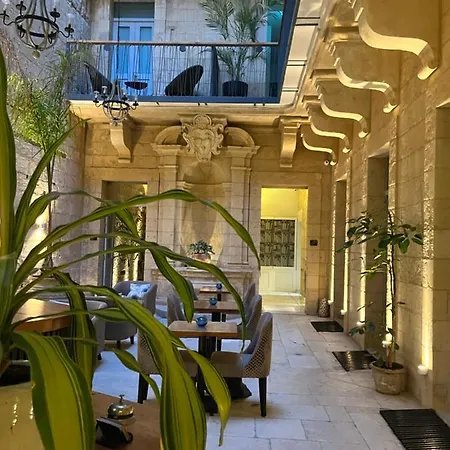 66 Saint Paul's & La Valeta