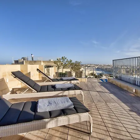 66 Saint Paul's & La Valeta