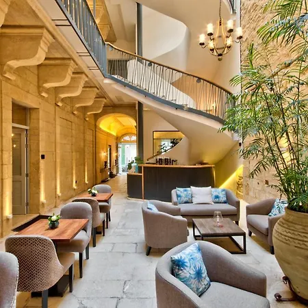 66 Saint Paul's & La Valeta