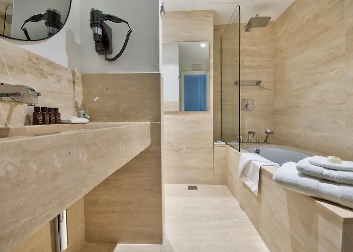 66 Saint Paul's & Affittacamere 4*