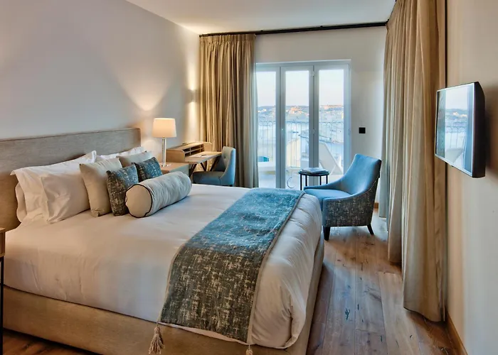 66 Saint Paul's & 4*