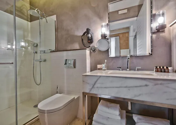 66 Saint Paul's & 4*