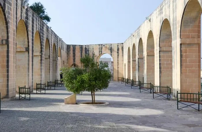 66 Saint Paul's & Affittacamere 4*