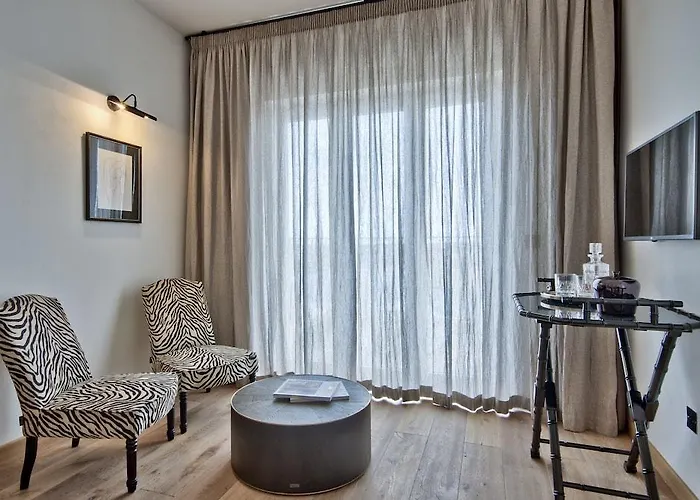 66 Saint Paul's & 4*