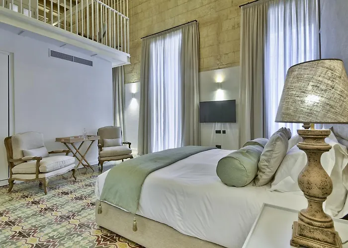 66 Saint Paul's & Валетта