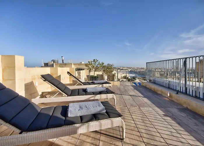 66 Saint Paul's & Валетта